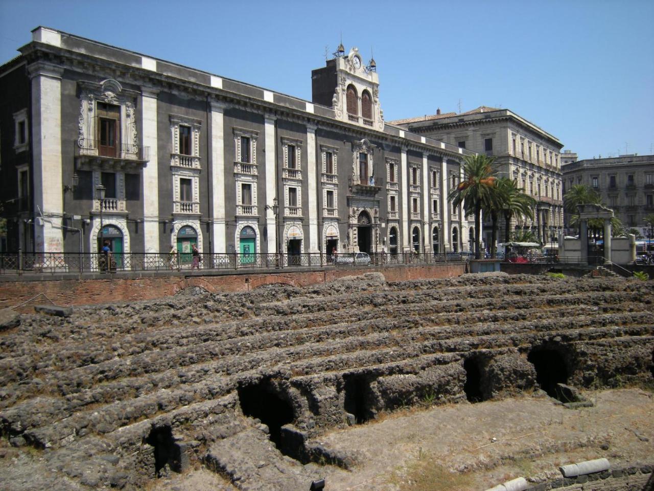 Sicilia Home B&B Catania Bagian luar foto