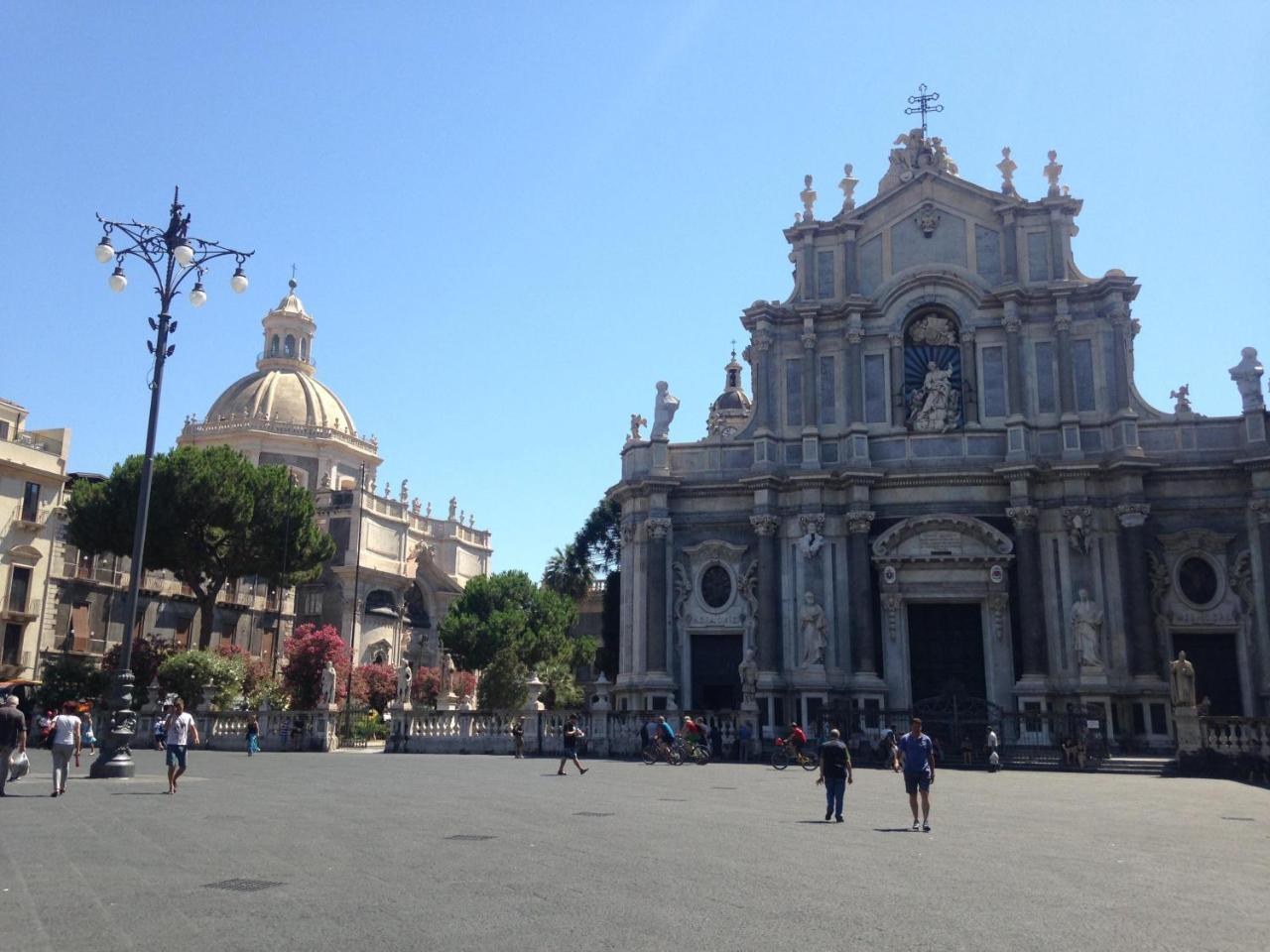 Sicilia Home B&B Catania Bagian luar foto