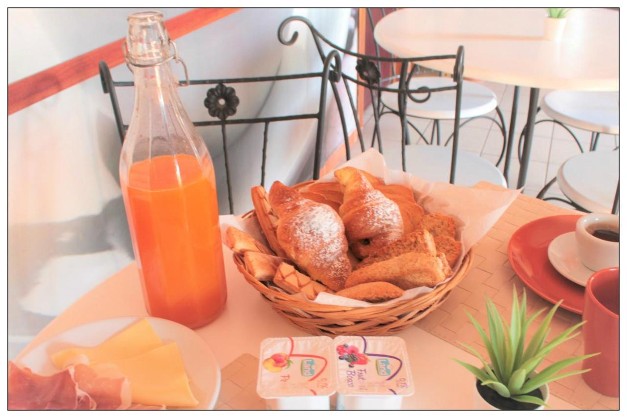 Sicilia Home B&B Catania Bagian luar foto