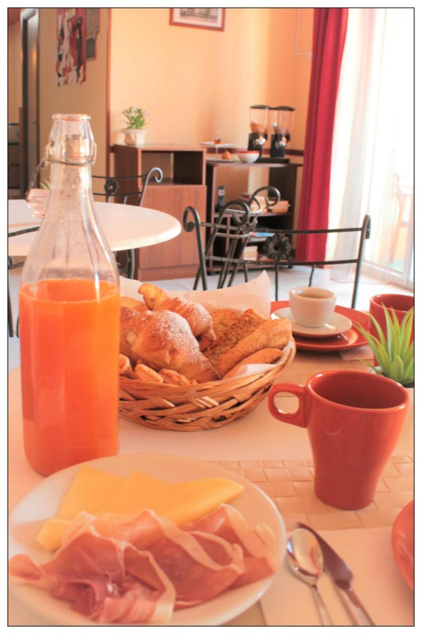 Sicilia Home B&B Catania Bagian luar foto